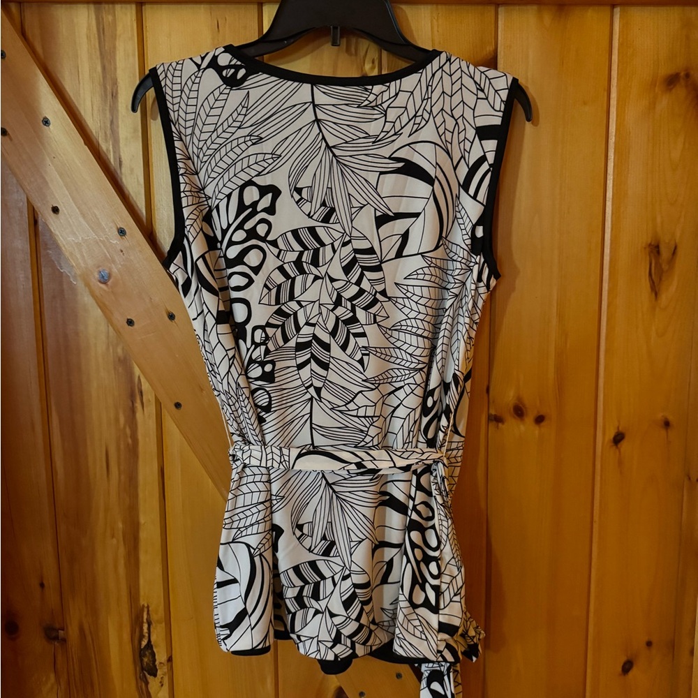Serra Black & White Abstract Wrap Top Sleeveless Size Large - Picture 3 of 3